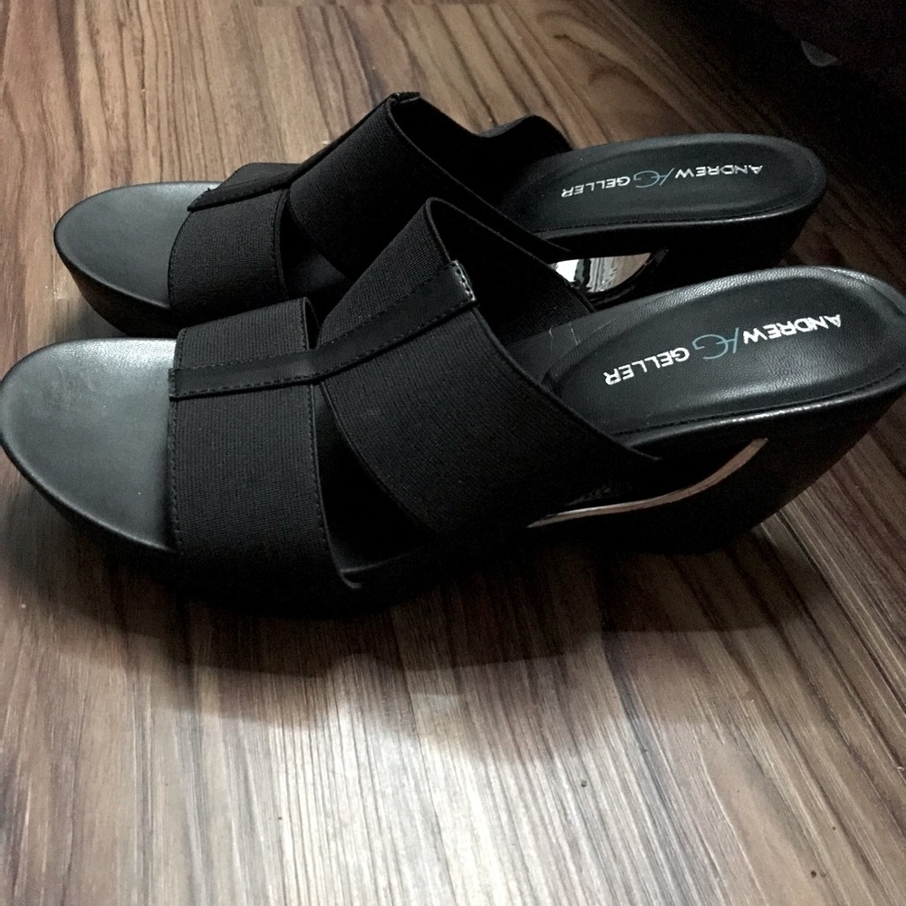 Like New Andrew Geller Black Wedge